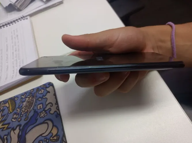 Celular bom semi novo com apenar um trinco, nenhum problema de funcionamento