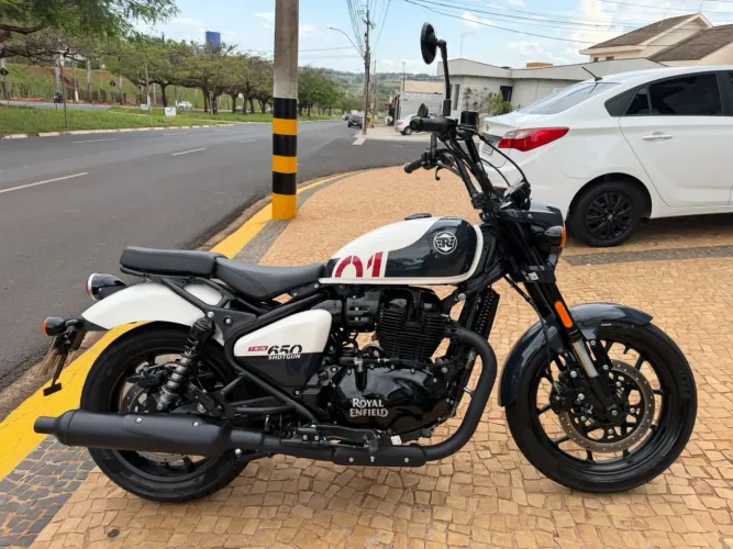 ROYAL ENFIELD SHOTGUN 650