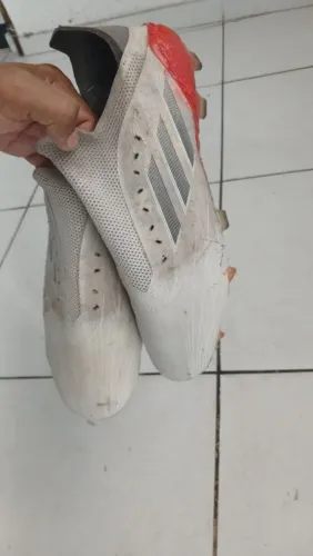 Chuteira Adidas