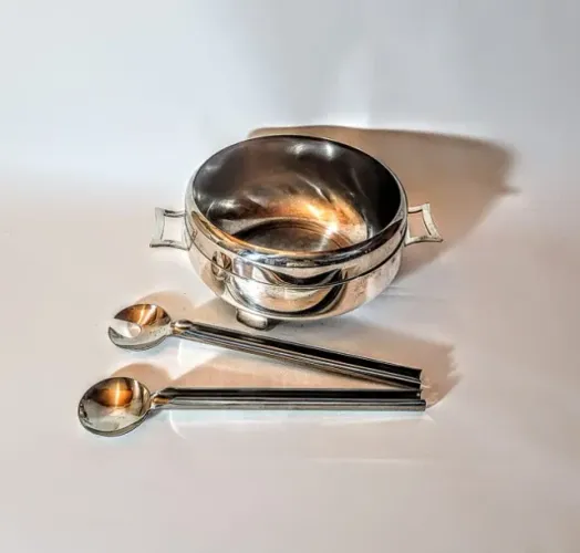 Saladeira Vintage Nova Metal com Suporte e Talheres - Elegante Conjunto de Mesa 4 Peças
