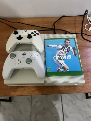 Xbox one s - 2 controles