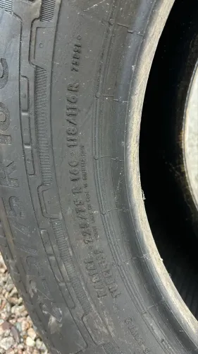 VENDO DOIS PNEUS 225/75R16