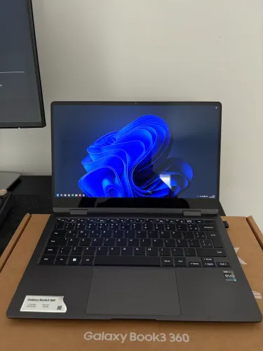 Notebook Galaxy Book 3 360 8gb  RAM - Acompanha caixa, caneta original e carregador.