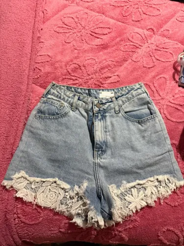 Shorts jeans Billie com renda - 38 (mas veste 36-34)