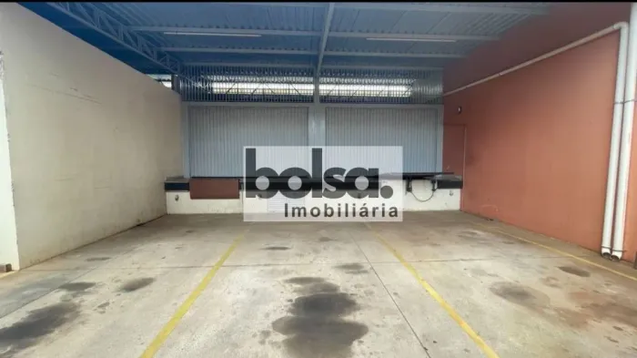 BARRACÃO COM 3 DOCA E 3 CÂMARAS REFRIGERADAS ! !