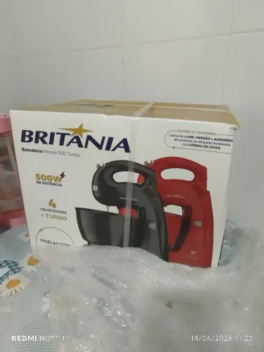 Batedeira Britânia, na caixa lacrada . Troco por chapinha em bom estado 