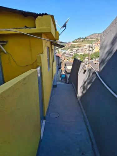 Alugo casa um quarto 