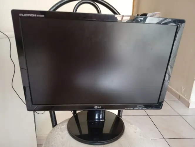 Vende se um monitor LG Flatron!