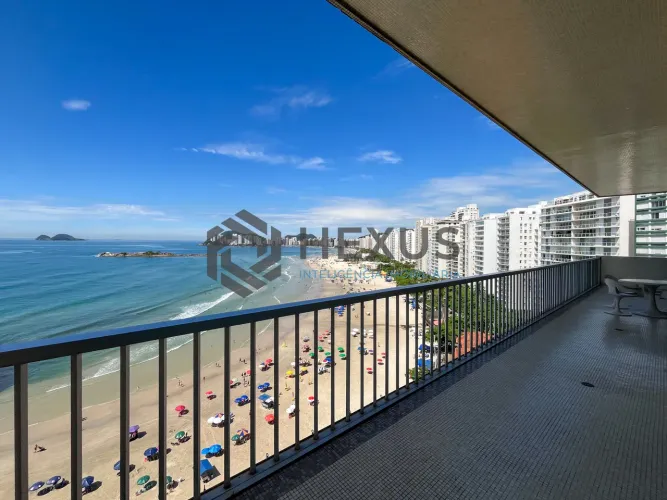 Apartamento frente mar com varanda na Praia das Pitangueiras, Guaruja