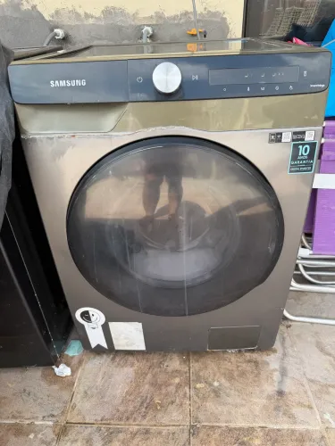 Vendo Lava e Seca Samsung WD11T, 11 kg para lavagem e 7 kg para secagem.