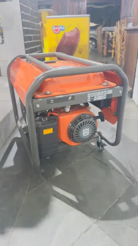 ? Gerador Husqvarna G2500P 2800W Seminovo Pouco Uso - R$ 2.700 ?