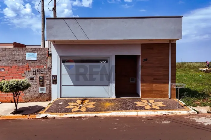 Casa com Piscina em Leme - SP