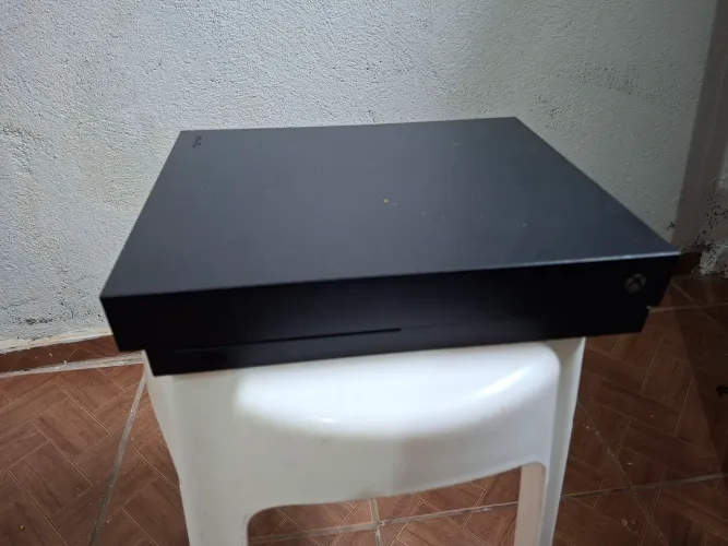 X BOX ONE X 1 TB
