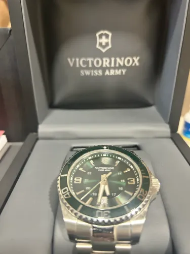 Victorinox Swiss Army Maverick Green Dial - Full Set - 5-Year Warranty