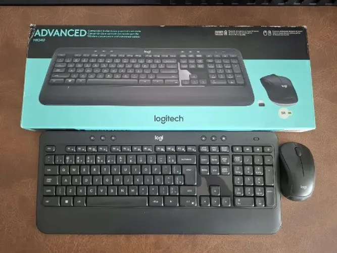 Kit Teclado e Mouse Logitech MK540 ABNT2