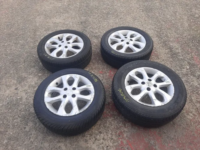 Jogo de rodas nissan march aro 15 4 furos 