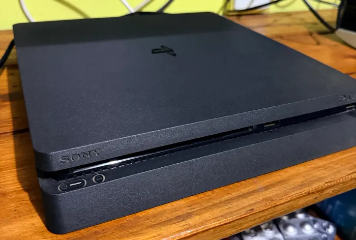 PS4 Slim 500GB Uncharted Bundle