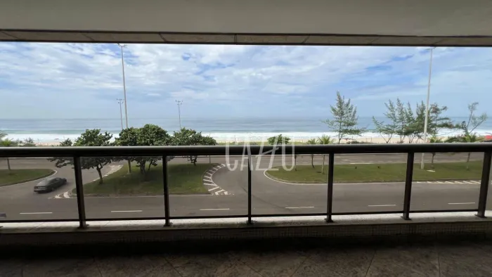 Apartamento à Venda ou Locação na Avenida Lúcio Costa | Frente Mar | 4 Suítes | 3 Vagas