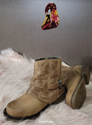 Bota de Couro, Marca Mix Urbano, Tamanho n.º 35, Cano Curto 15cm