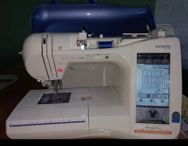 Máquina de Bordado e Costura