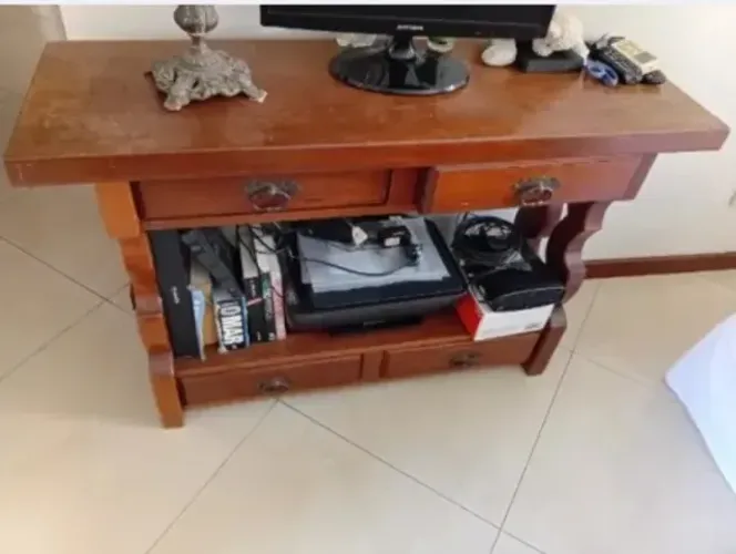 Mesa de TV com 4 gavetas madeira maciça anti cupim