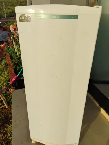 Vende-se Geladeira Consul degelo seco usada em perfeito estado. Pronta para uso. 