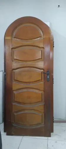 VENDE-SE PORTAS DE MADEIRA MAÇIÇA  TAMANHO PADRÃO SEM ADUELA