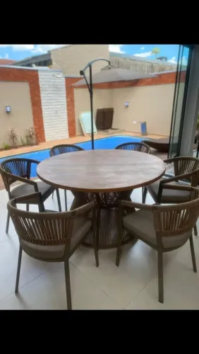 MESA DE CORDA NÁUTICA COM TAMPO DE MADEIRAS + 6 CADEIRAS COM ASSENTO ESTOFADO