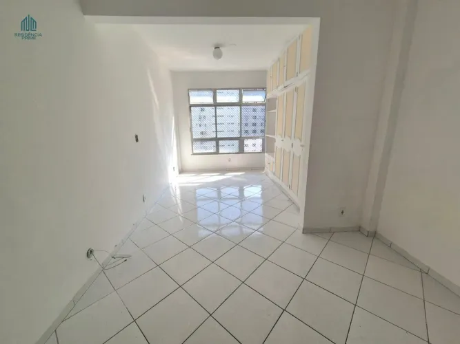 Apartamento à venda na rua Tonelero, em Copacabana