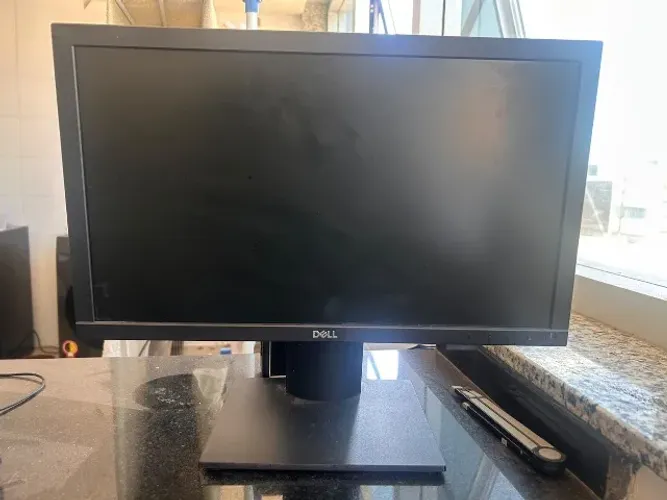 Monitor Dell E1920H 18,5 polegadas VGA e DisplayPort