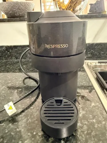 CAFETEIRA NESPRESSO PRETA ? POUQUÍSSIMO USO!