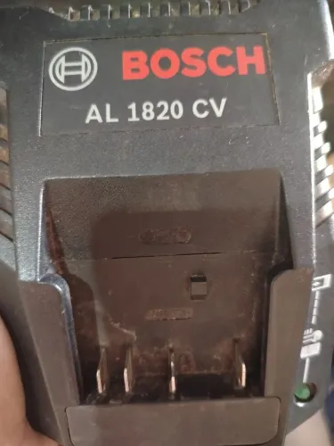 Carregador de parafusadeira BOSCH