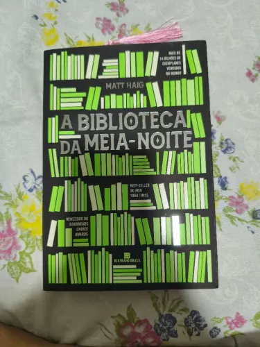 Vende-se livro A biblioteca da meia noite
