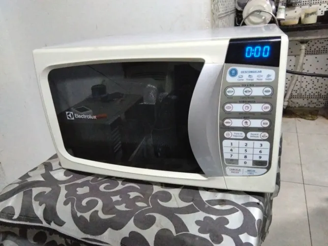 Vende-se microondas, *