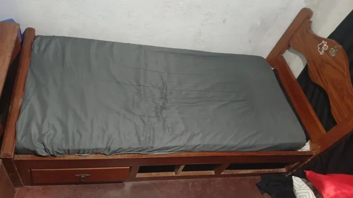 Cama Solteiro de Madeira 
