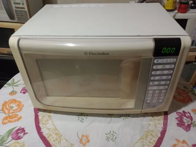 Microondas Eletrolux 31 litros 127 volts garantia 3 mês R$:250,00
