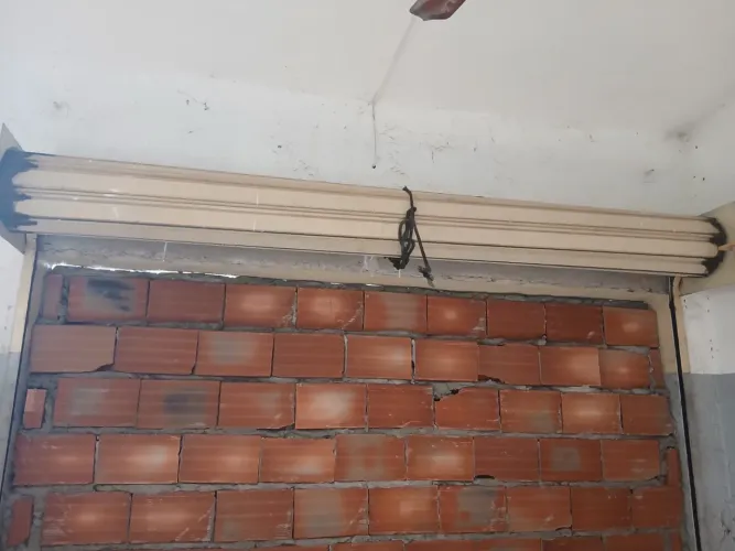 Porta de aço 2,80 de largura por 2,10 de altura 