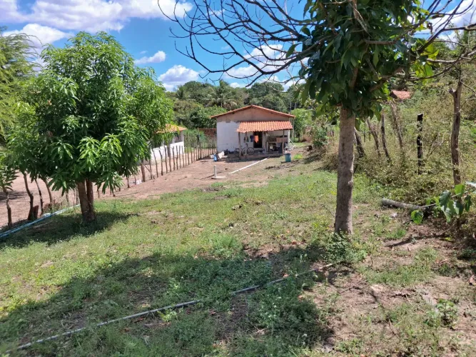 VENDE-SE CASA NA ZN RURAL DE TERESINA(VALOR NEGOCIÁVEL)<br>
