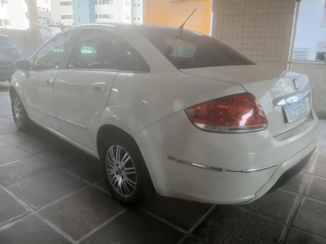 Fiat Linea Essence Dualogic 1.8 Flex 16V 4P 2015