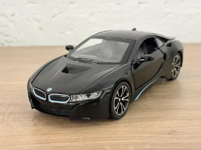 Miniatura BMW i8 preto 1:24 som e luz - Novo