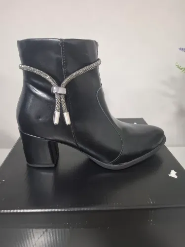 Bota salto marca godiva