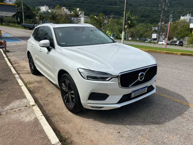 Volvo XC-60 XC 60 D-5 Momentum 2.0 AWD Diesel 5P 2019
