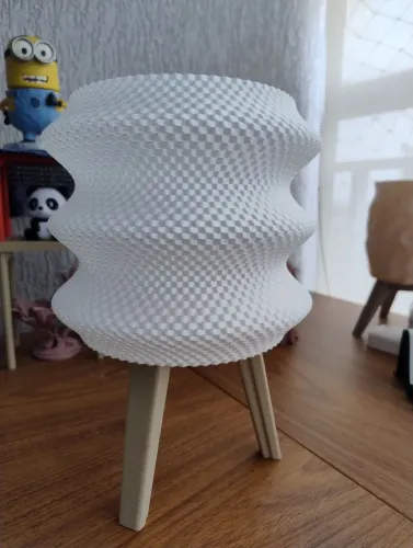 Luminária Tripé Minimalista em Impressão 3D - Iluminação LED Sem Fio
