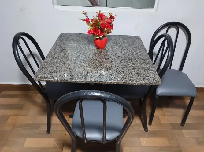 Mesa com cadeiras 