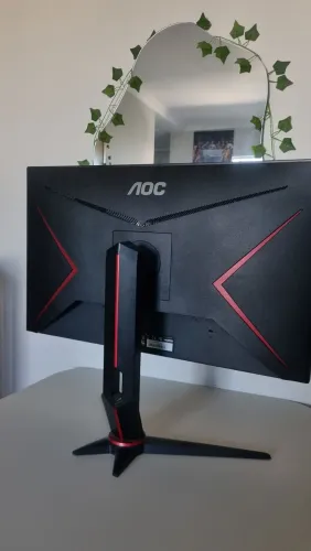 Monitor AOC 27 165Hz 1ms Polegadas LED Curvo/Ajustável - Desempenho Máximo
