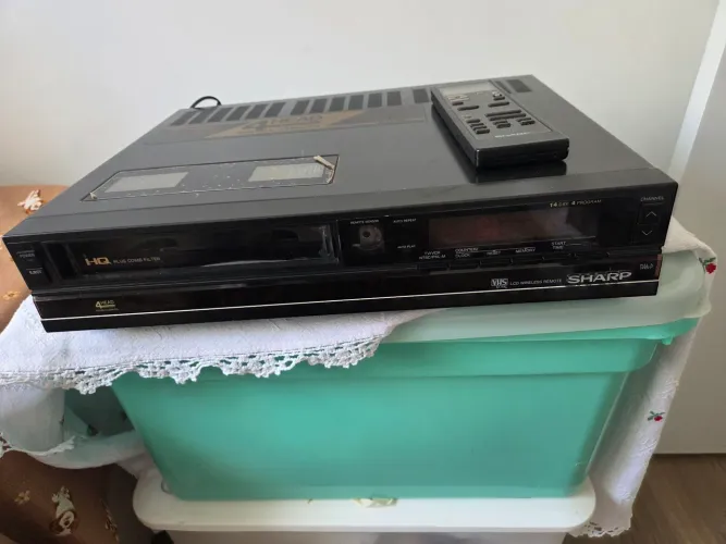 Vendo vídeo cassete 4 cabecas