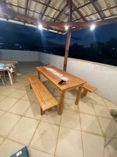 Mesa com bancos madeira maciça