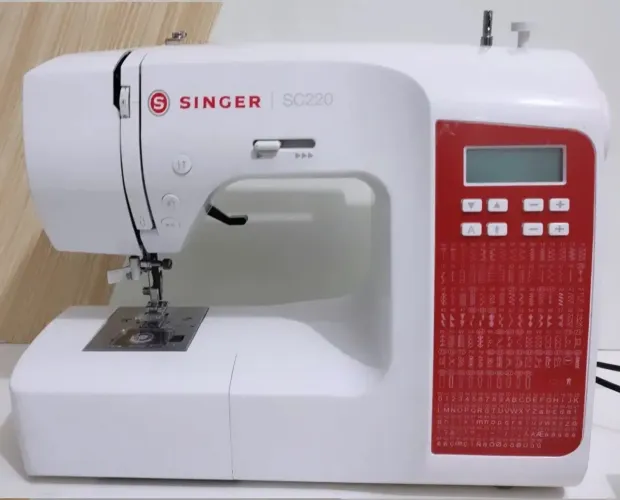 Máquina de Costura Singer