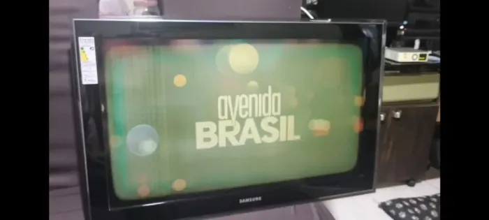 NO PRECINHO, TV "32" COM IMAGEM E AUDIO, NO ESTADO PARA APROVEITAMENTO OU FAZER O REPARO