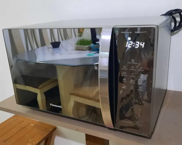 Microondas Inox e Espelhado Panasonic interior preto ((ENTREGO))